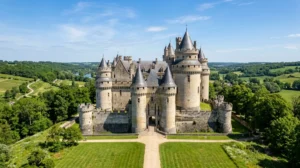 Dans quels châteaux a été tourné le film Les Visiteurs